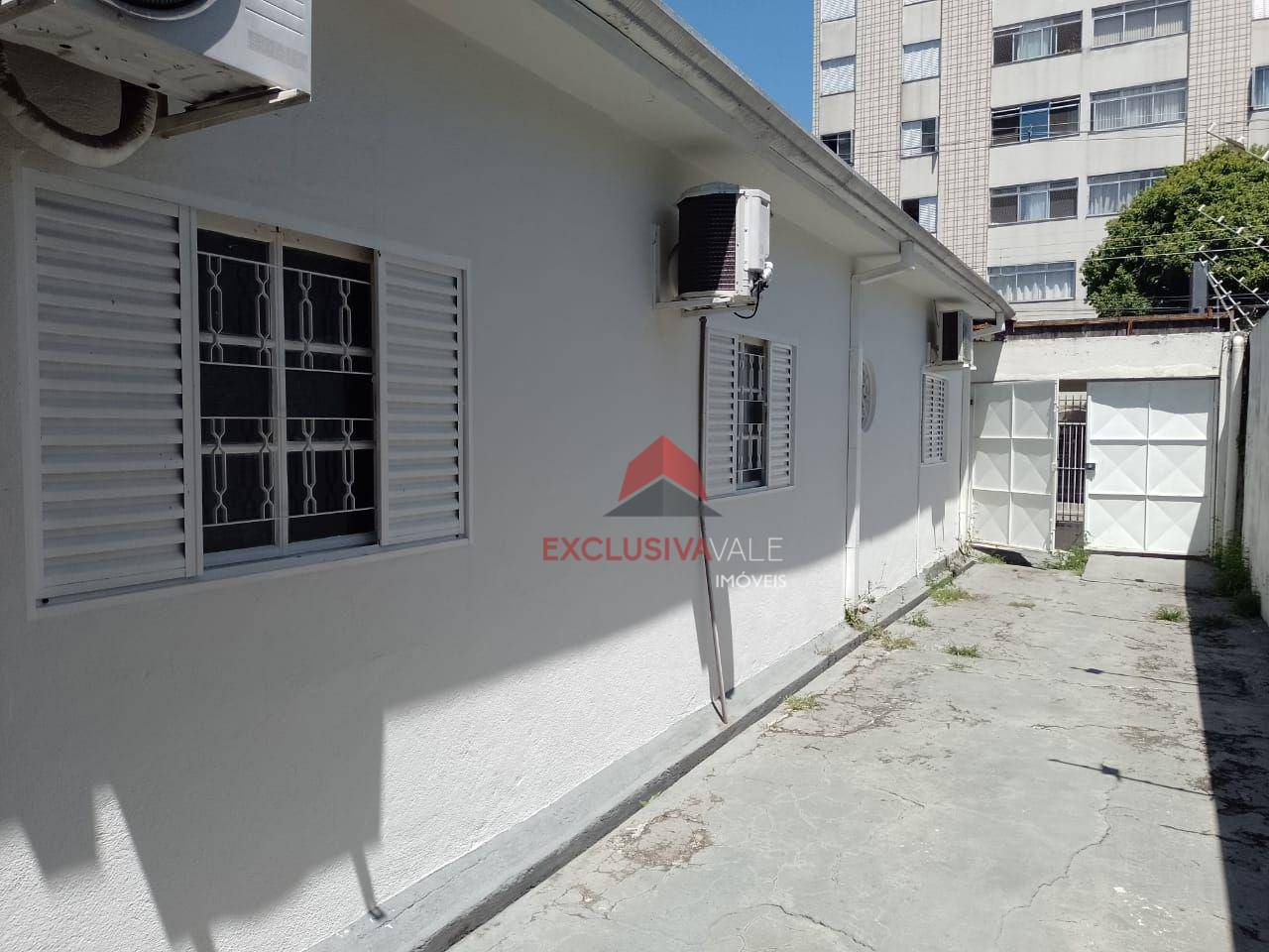 Casa à venda com 5 quartos, 206m² - Foto 4