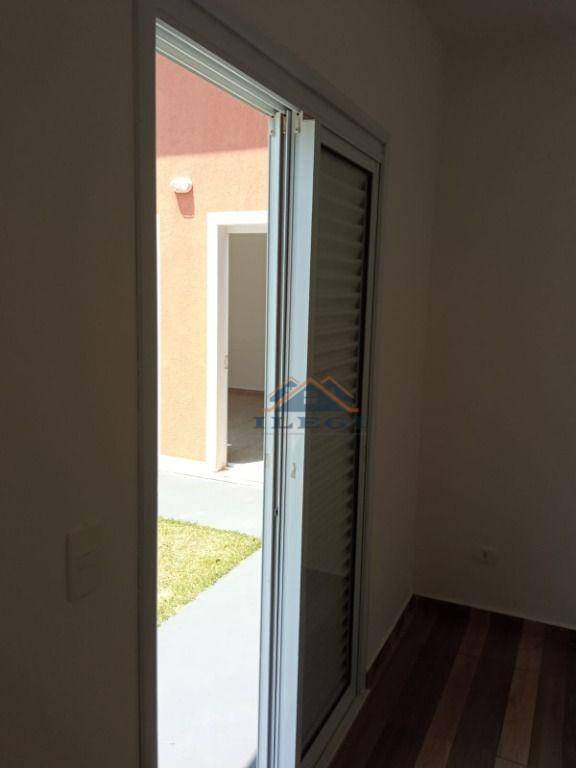 Casa de Condomínio à venda e aluguel com 3 quartos, 250m² - Foto 17