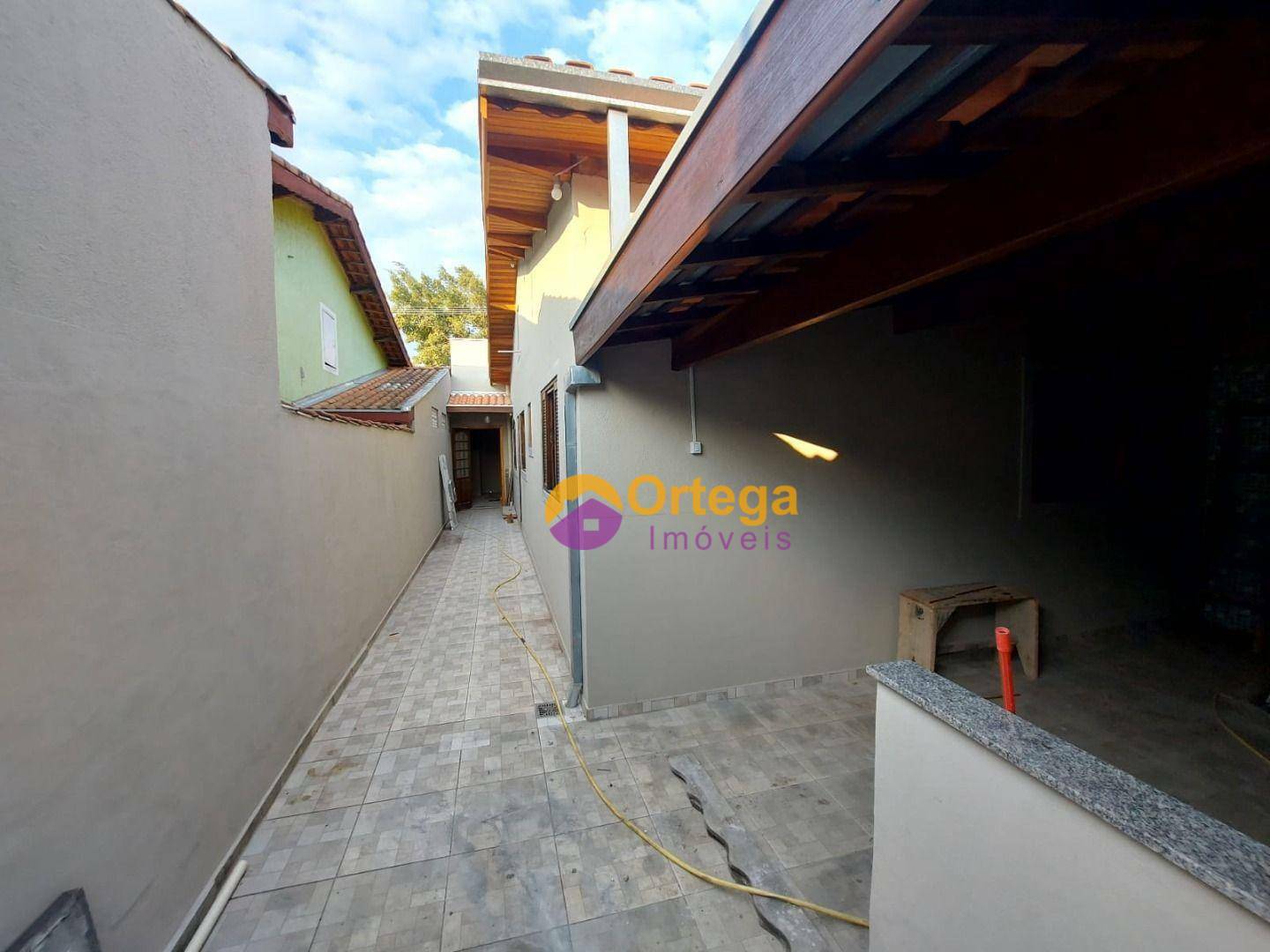 Casa à venda com 3 quartos, 117m² - Foto 2