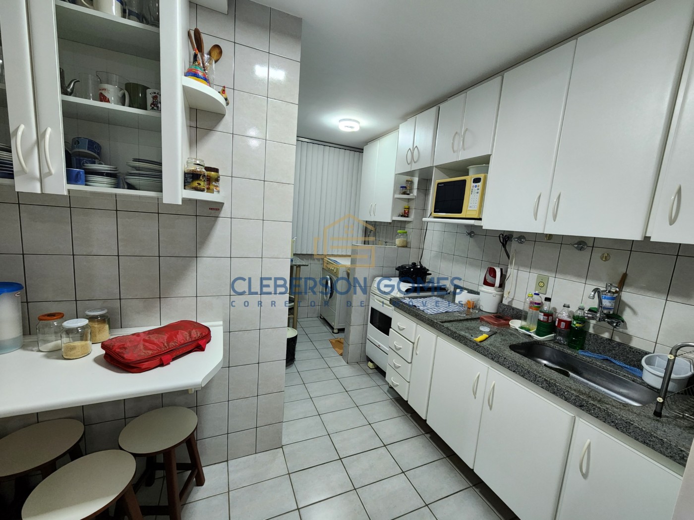 Apartamento à venda com 2 quartos, 75m² - Foto 3