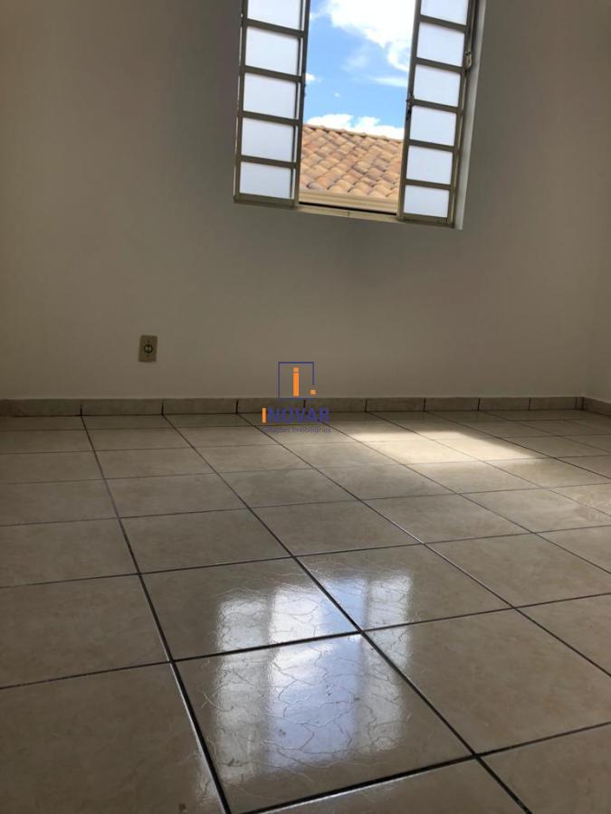 Casa à venda com 2 quartos, 180m² - Foto 13