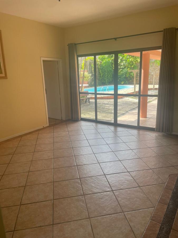 Casa de Condomínio para alugar com 4 quartos, 450m² - Foto 10