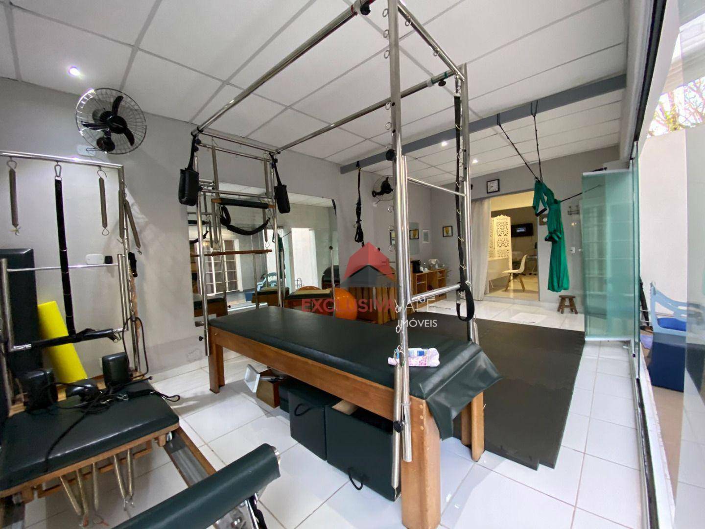 Casa à venda com 4 quartos, 500m² - Foto 2