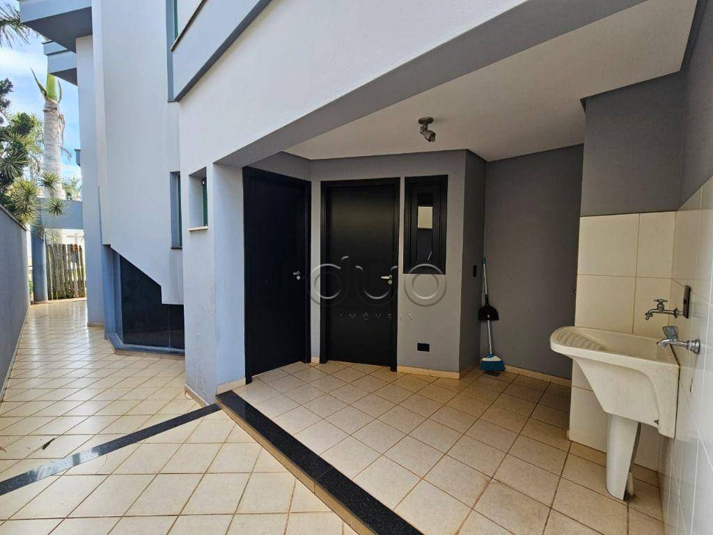 Casa de Condomínio para alugar com 3 quartos, 340m² - Foto 23