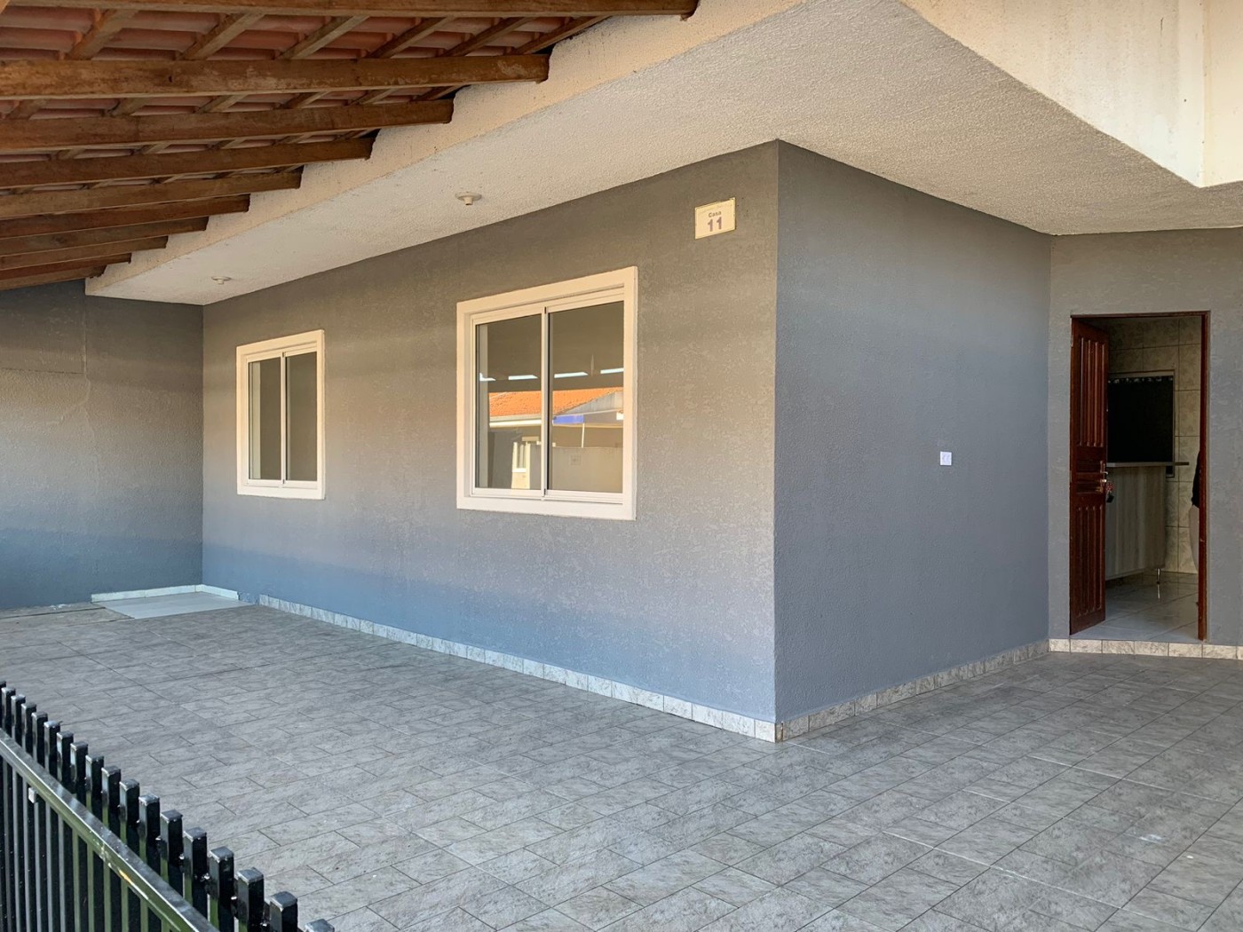 Casa à venda com 3 quartos, 60m² - Foto 2