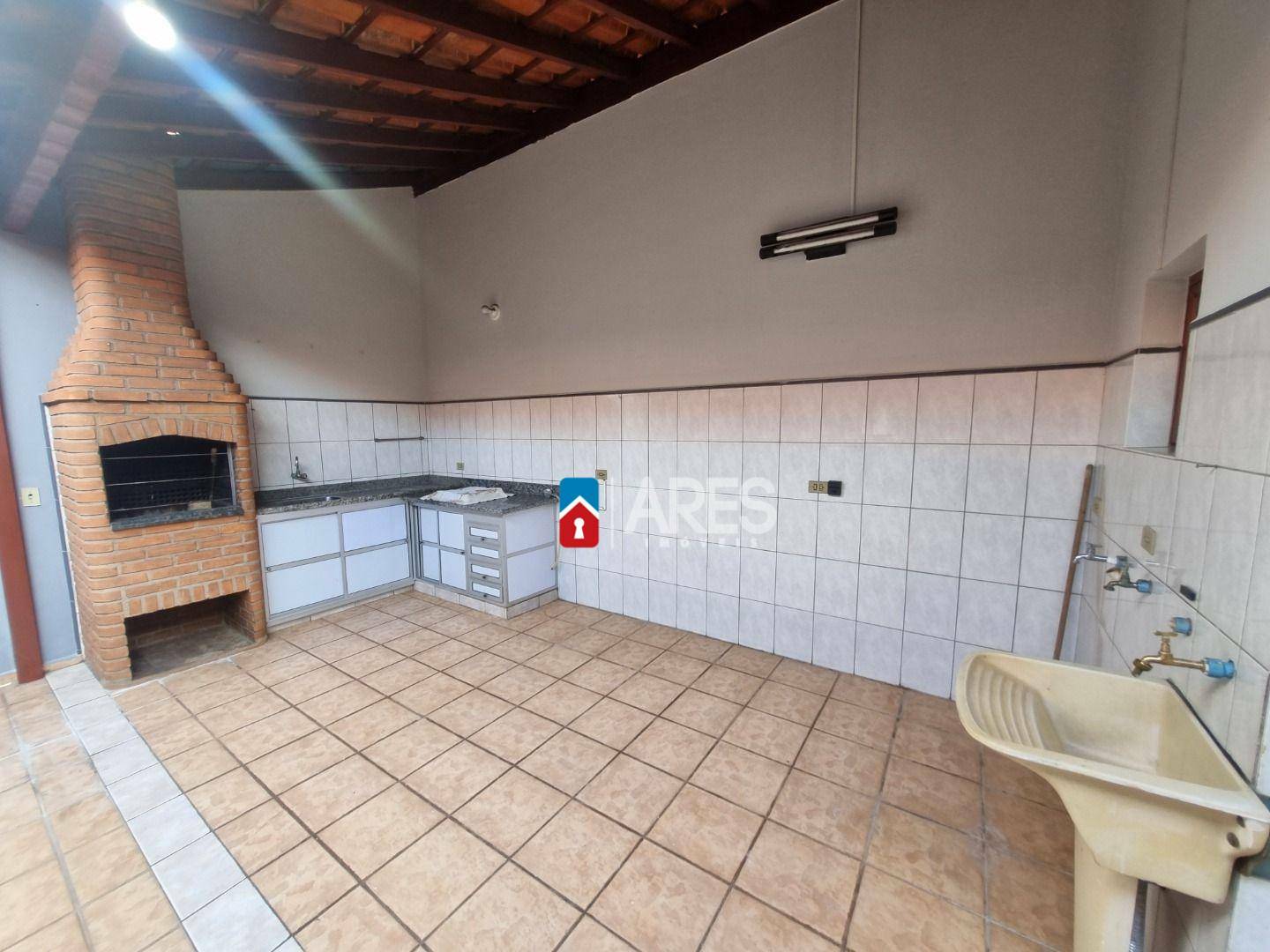 Casa para alugar com 3 quartos, 190m² - Foto 25