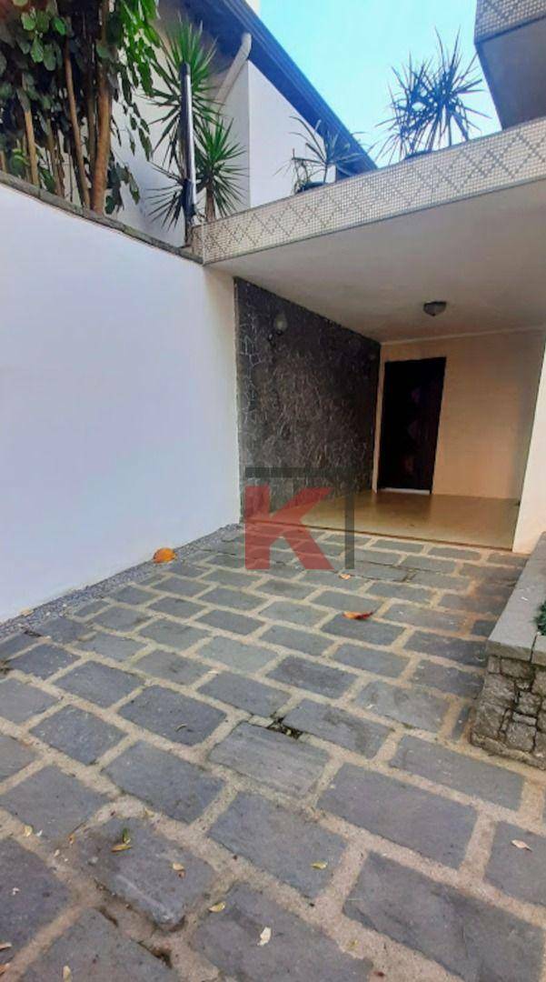 Casa para alugar com 4 quartos, 167m² - Foto 2