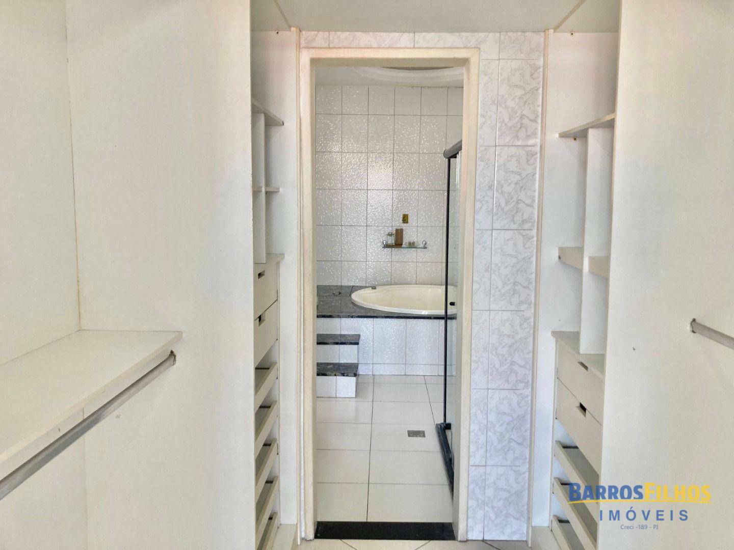 Casa para alugar com 4 quartos, 300m² - Foto 14