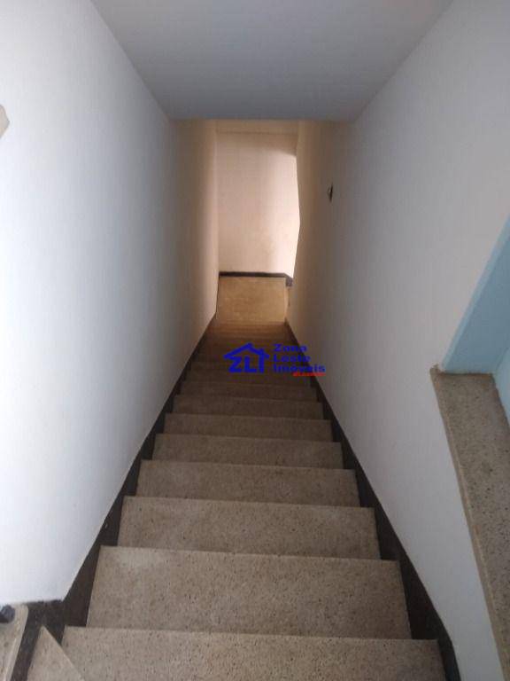 Sobrado para alugar com 2 quartos, 180m² - Foto 12