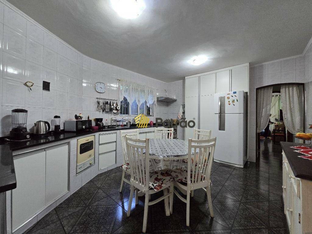 Sobrado à venda com 3 quartos, 200m² - Foto 19