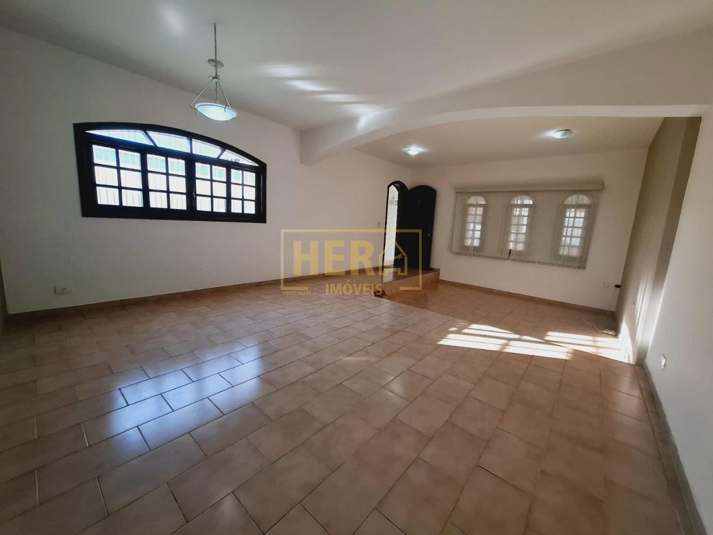 Casa à venda com 3 quartos, 202m² - Foto 1