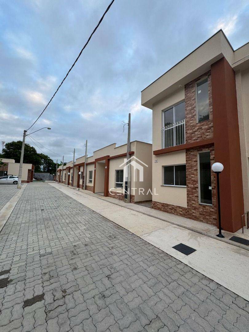 Casa à venda com 2 quartos, 60m² - Foto 1
