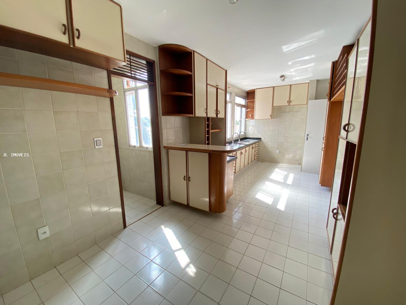 Apartamento à venda com 3 quartos, 187m² - Foto 6