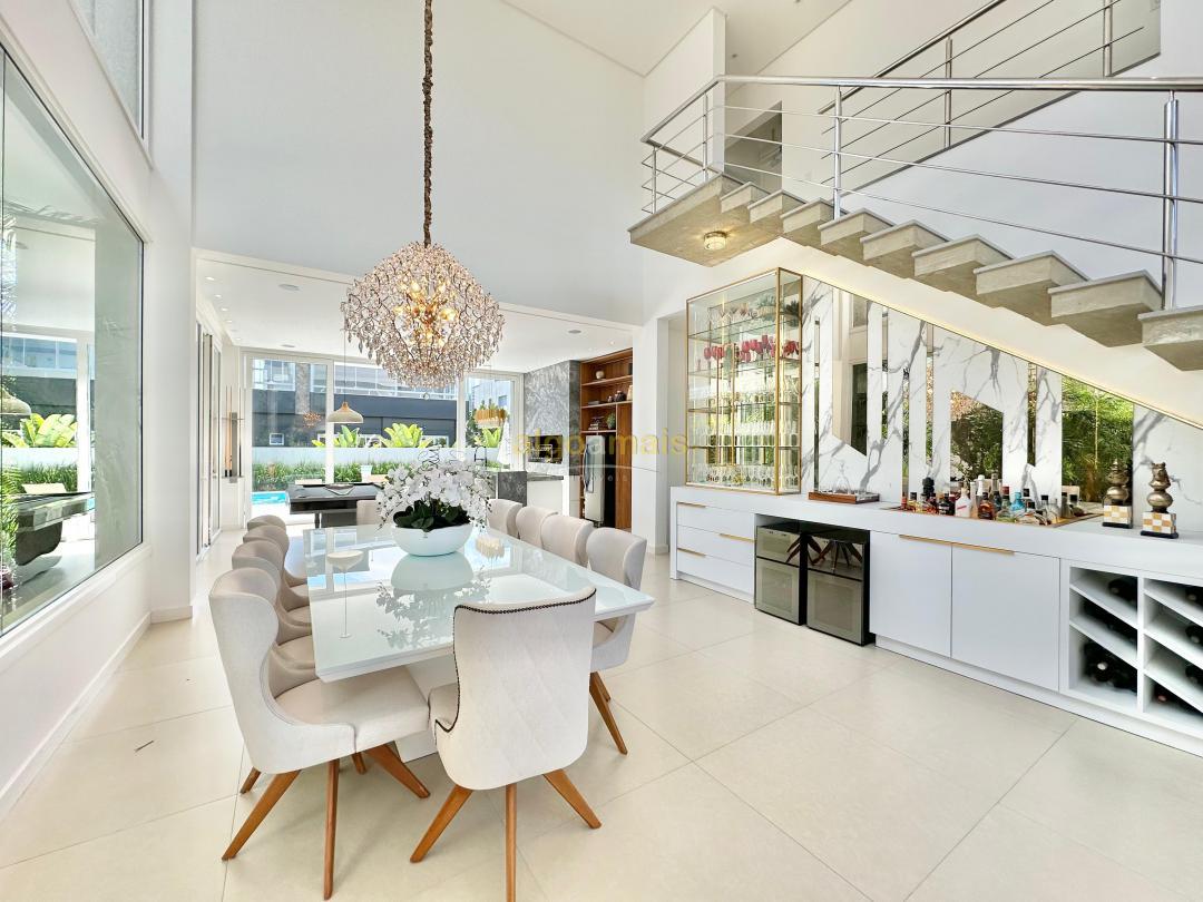 Casa de Condomínio à venda com 5 quartos, 301m² - Foto 4