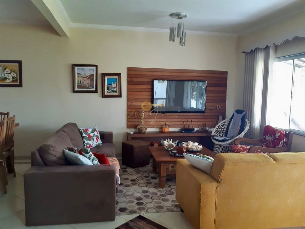 Casa de Condomínio à venda com 4 quartos, 320m² - Foto 2