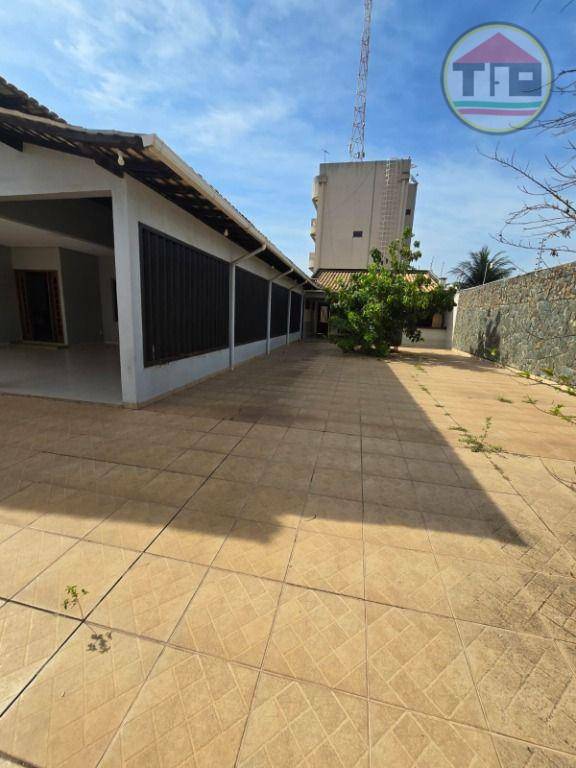Casa para alugar com 3 quartos, 250m² - Foto 5