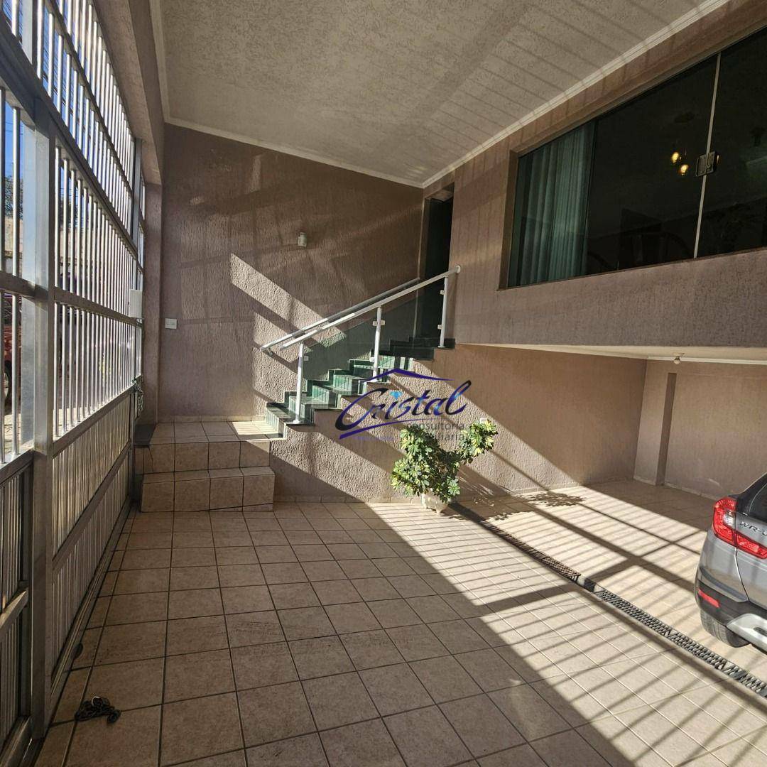 Casa para alugar com 4 quartos, 180m² - Foto 3