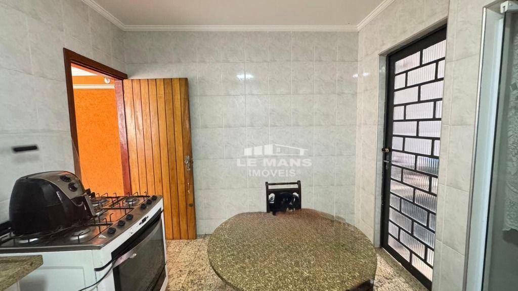 Casa à venda com 3 quartos, 180m² - Foto 7