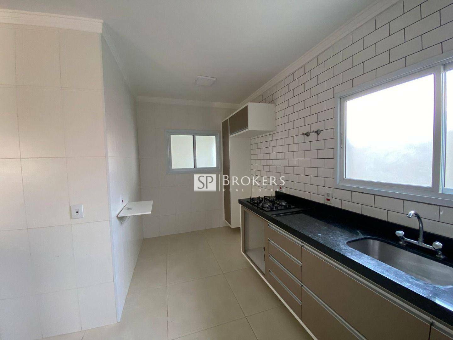 Casa para alugar com 4 quartos, 300m² - Foto 13
