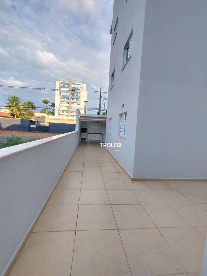 Apartamento para alugar com 3 quartos, 125m² - Foto 11
