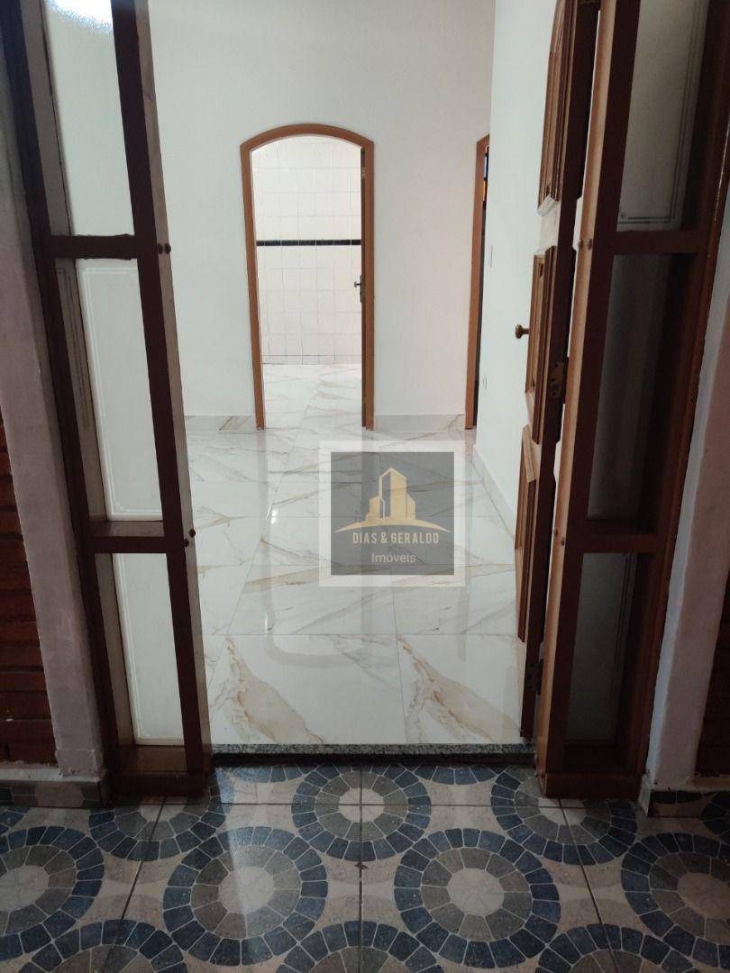 Casa para alugar com 4 quartos, 170m² - Foto 7