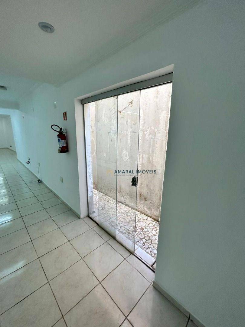 Casa à venda e aluguel com 4 quartos, 416m² - Foto 8