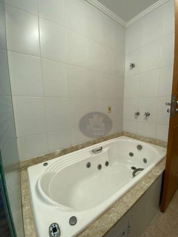 Casa para alugar com 4 quartos, 264m² - Foto 9