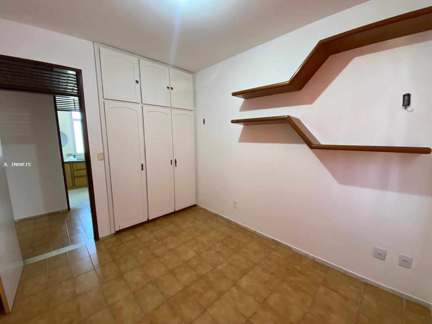 Apartamento à venda com 3 quartos, 187m² - Foto 13