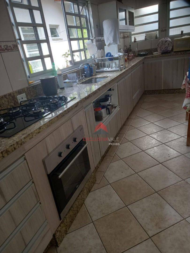 Casa à venda com 3 quartos, 203m² - Foto 2