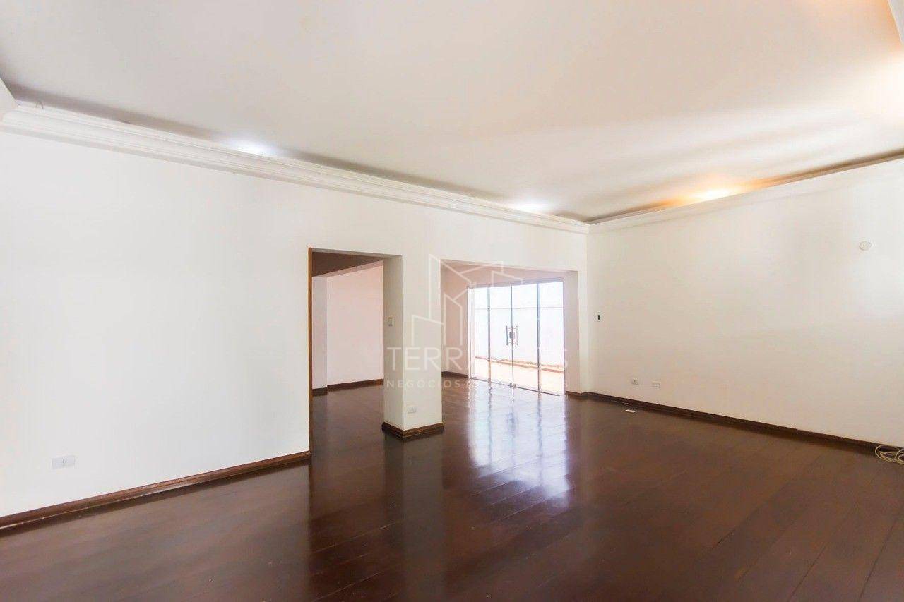 Casa à venda com 3 quartos, 300m² - Foto 2