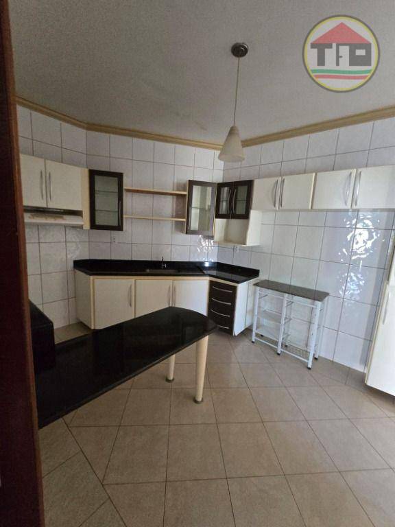 Casa para alugar com 3 quartos, 250m² - Foto 14