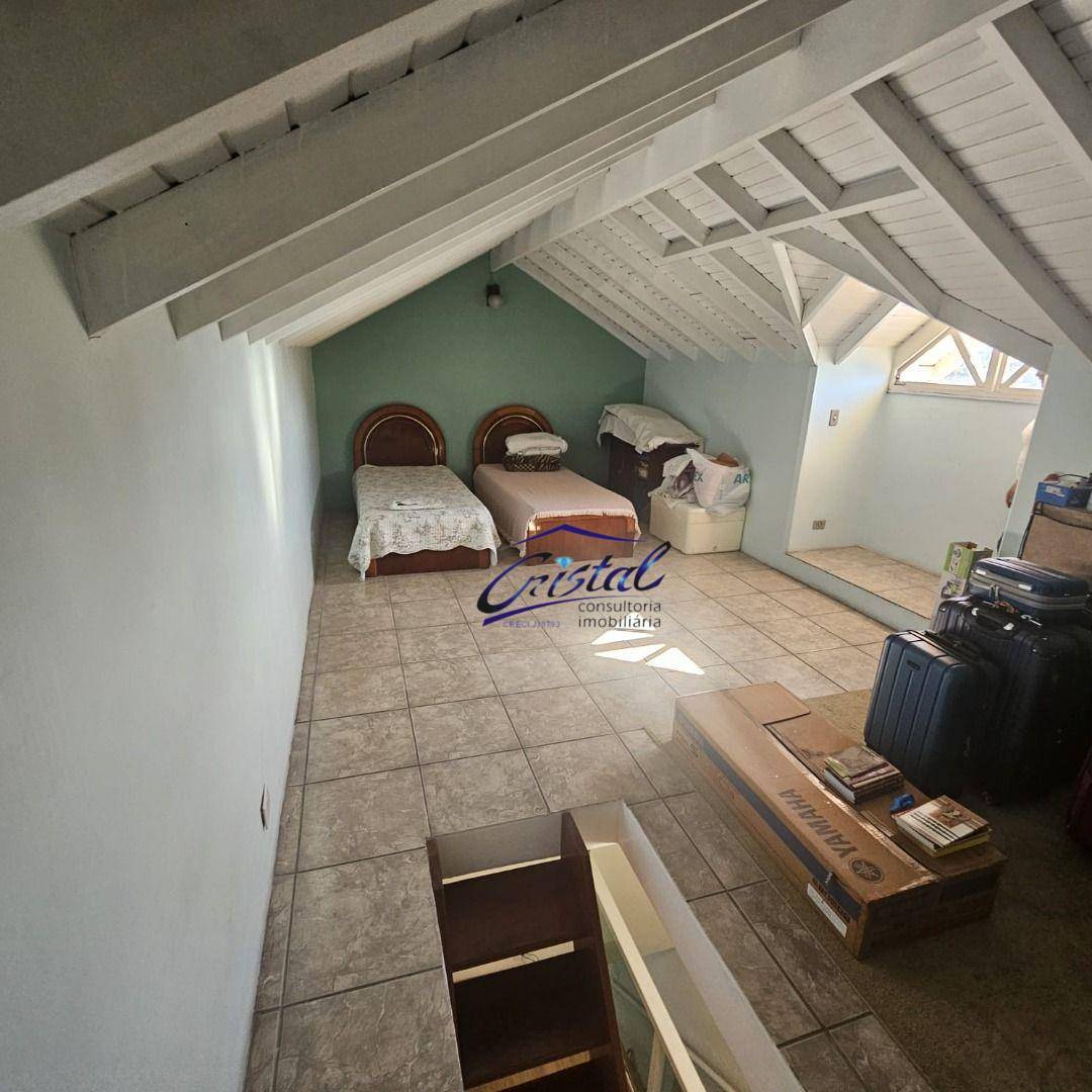 Casa para alugar com 4 quartos, 180m² - Foto 24