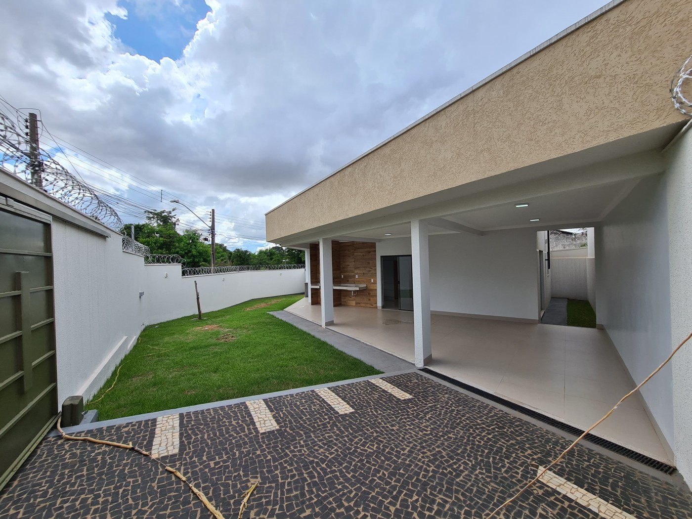 Casa à venda com 3 quartos, 278m² - Foto 3
