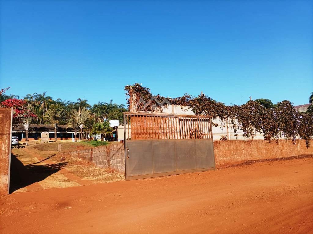 Chácara à venda com 3 quartos, 1800m² - Foto 1