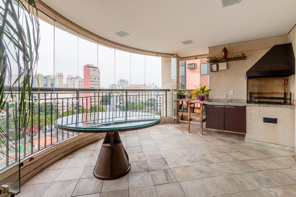 Apartamento à venda com 3 quartos, 240m² - Foto 1