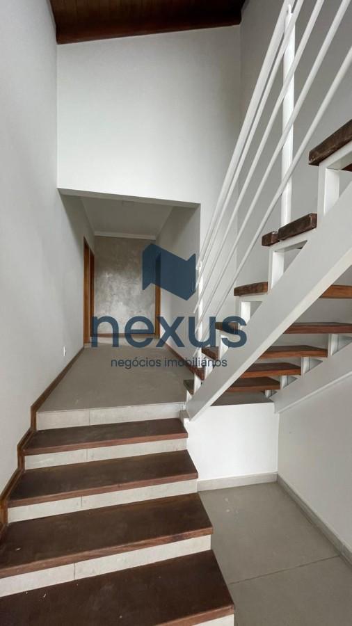 Casa à venda com 3 quartos, 250m² - Foto 2