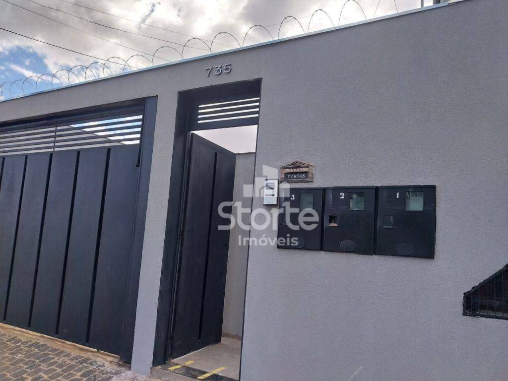 Casa para alugar com 2 quartos, 140m² - Foto 1