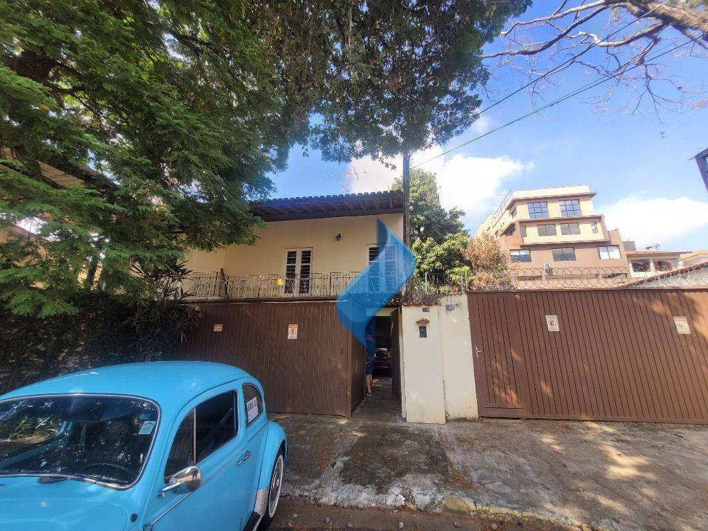 Casa à venda e aluguel com 3 quartos, 245m² - Foto 2