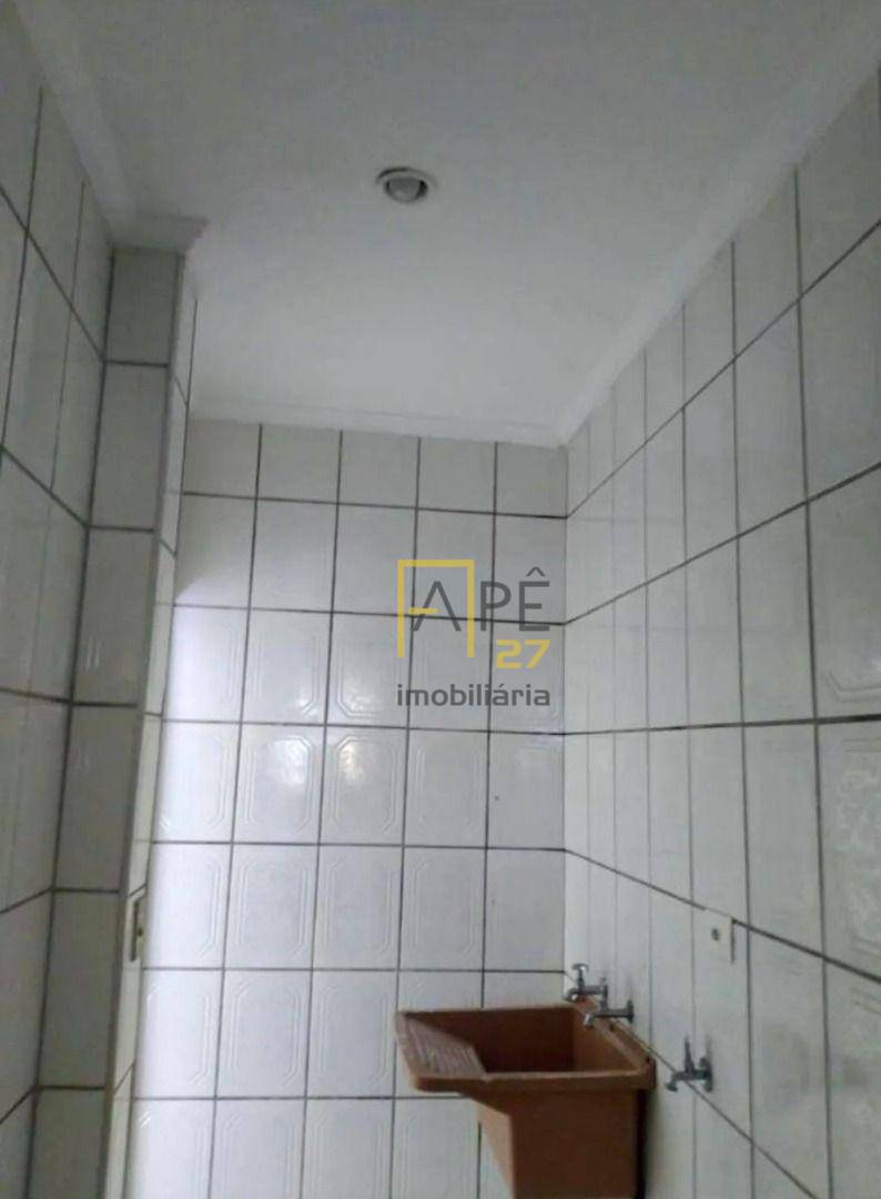 Casa para alugar com 2 quartos, 50m² - Foto 11