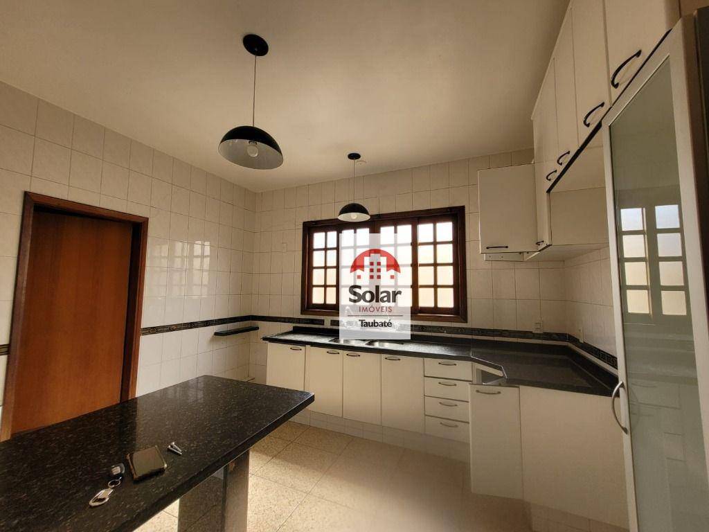 Casa à venda com 6 quartos, 240m² - Foto 9