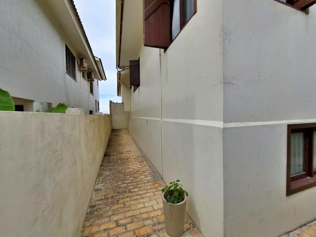 Casa à venda com 3 quartos, 204m² - Foto 47