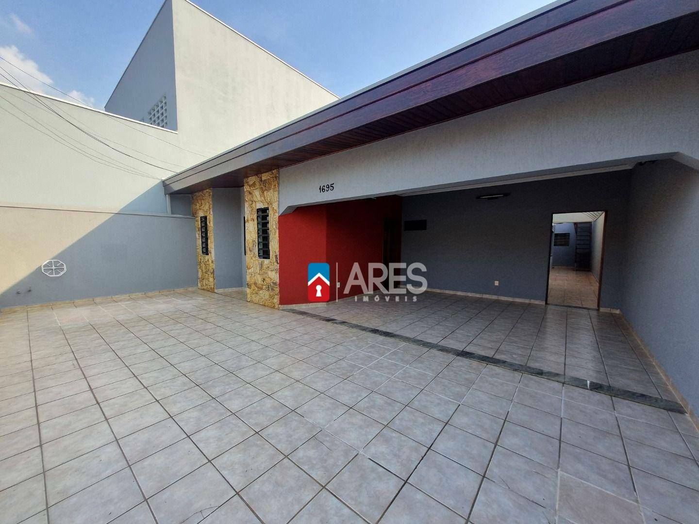 Casa para alugar com 3 quartos, 190m² - Foto 1