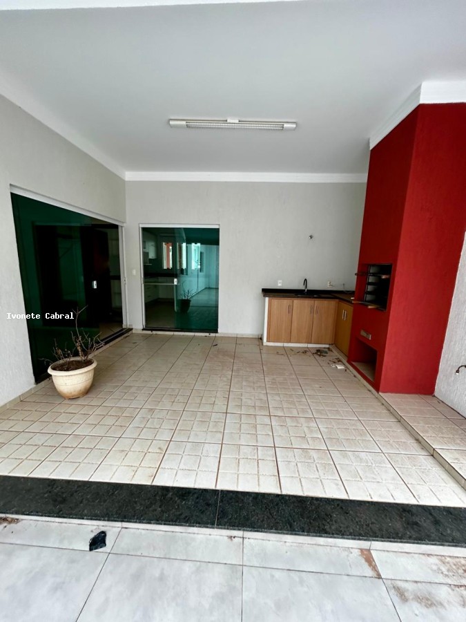Casa de Condomínio à venda com 3 quartos, 360m² - Foto 1