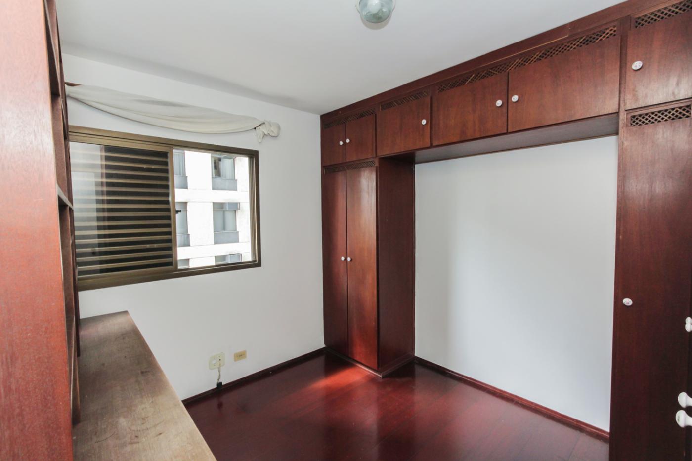 Apartamento para alugar com 2 quartos, 65m² - Foto 13