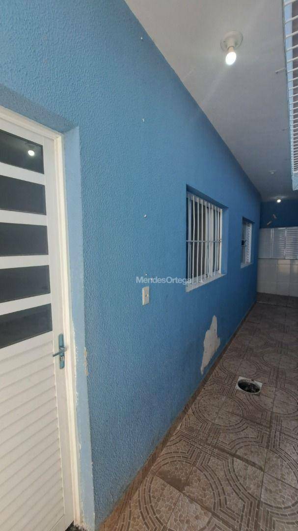 Casa à venda e aluguel com 2 quartos, 60m² - Foto 4