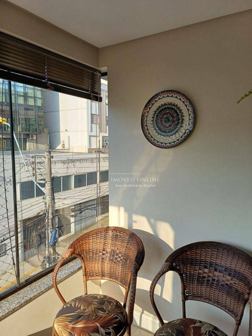 Apartamento à venda com 3 quartos, 157m² - Foto 3