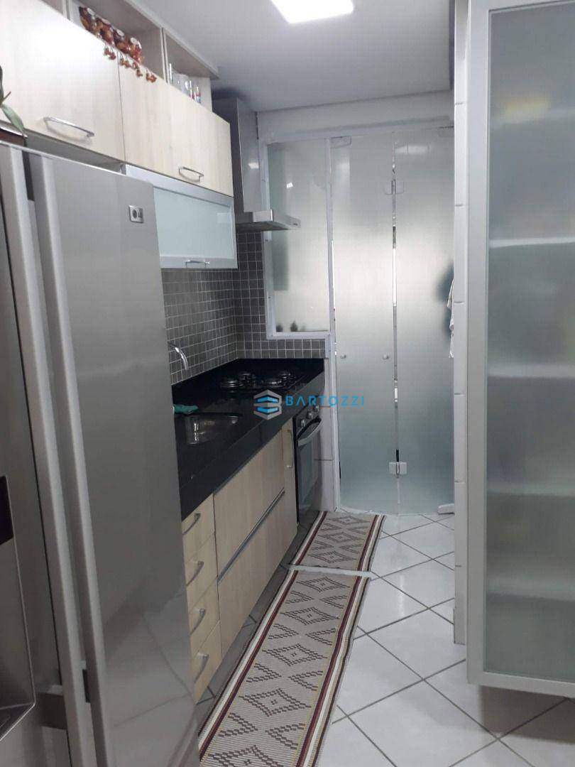 Apartamento à venda com 2 quartos, 70m² - Foto 8