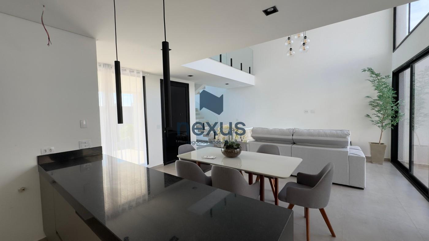 Casa à venda com 3 quartos, 250m² - Foto 2