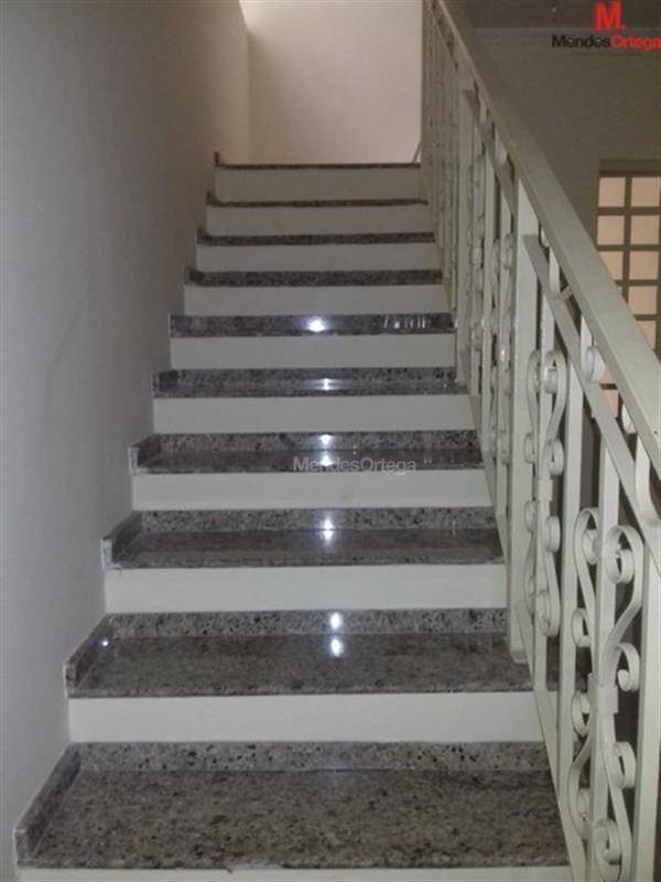 Casa à venda com 3 quartos, 240m² - Foto 3