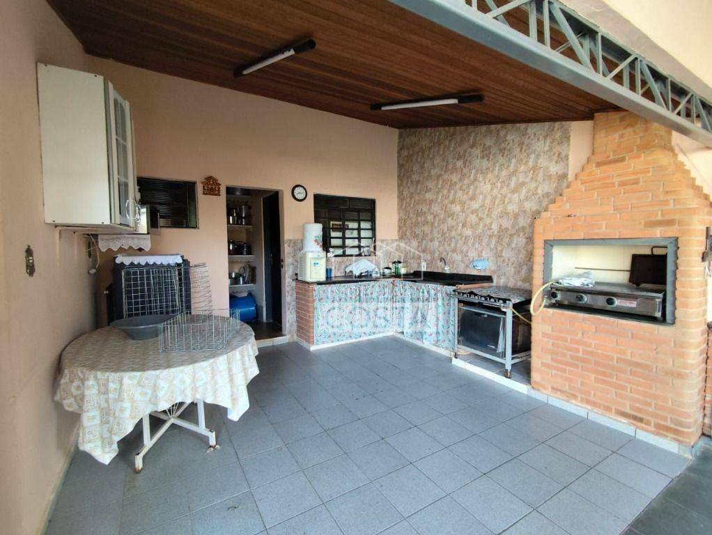 Chácara à venda com 2 quartos, 199m² - Foto 2